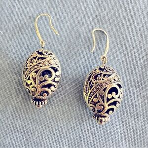 Silver filigree drop earrings, new, never worn.